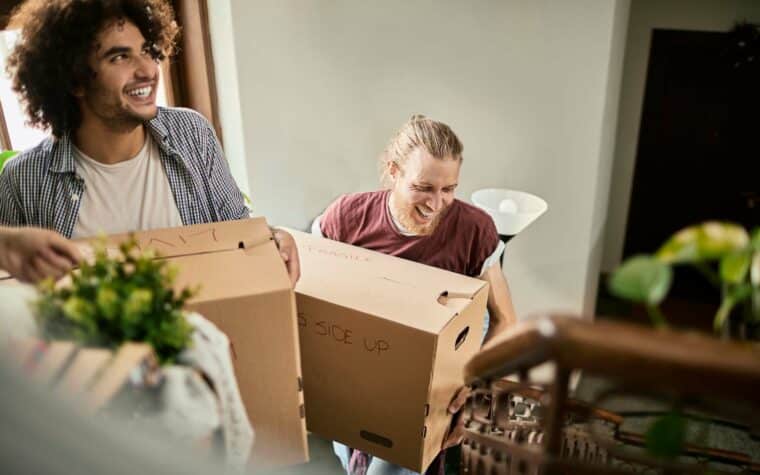 Colocataires qui déménagent