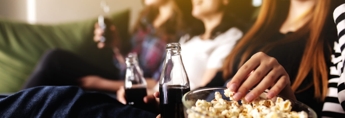 Cinéma à la maison entre amis