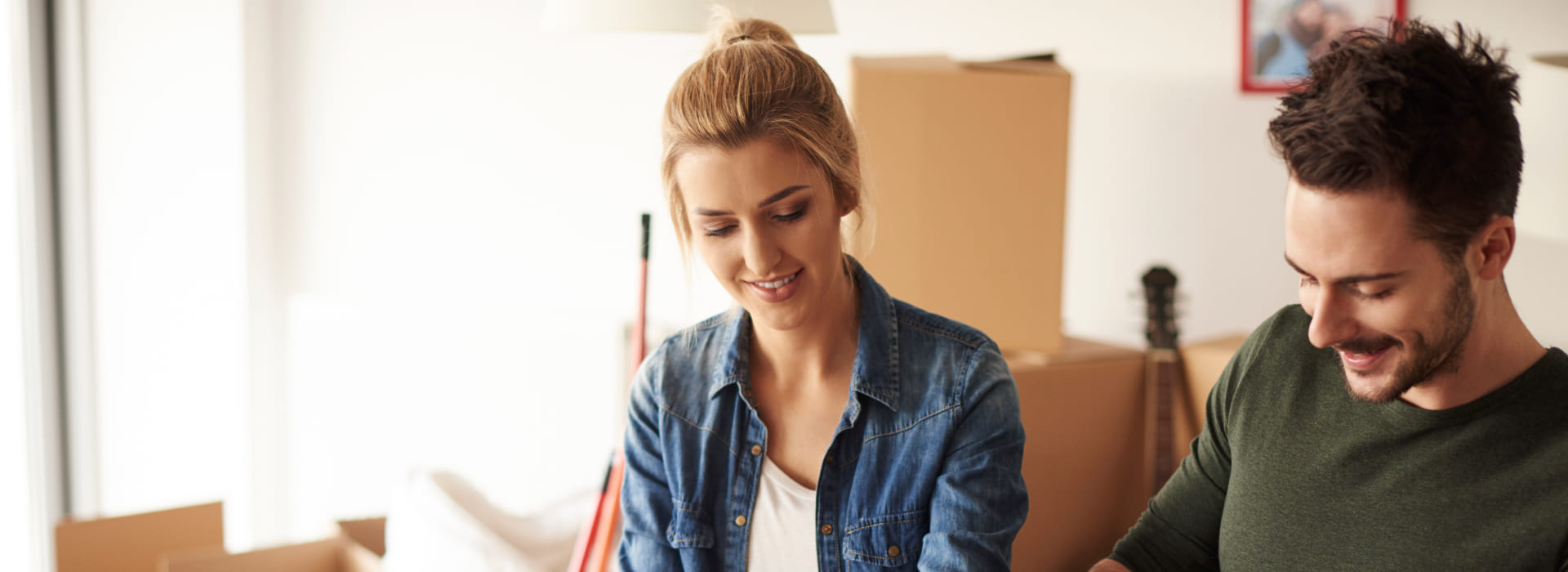 Jeune couple de locataires